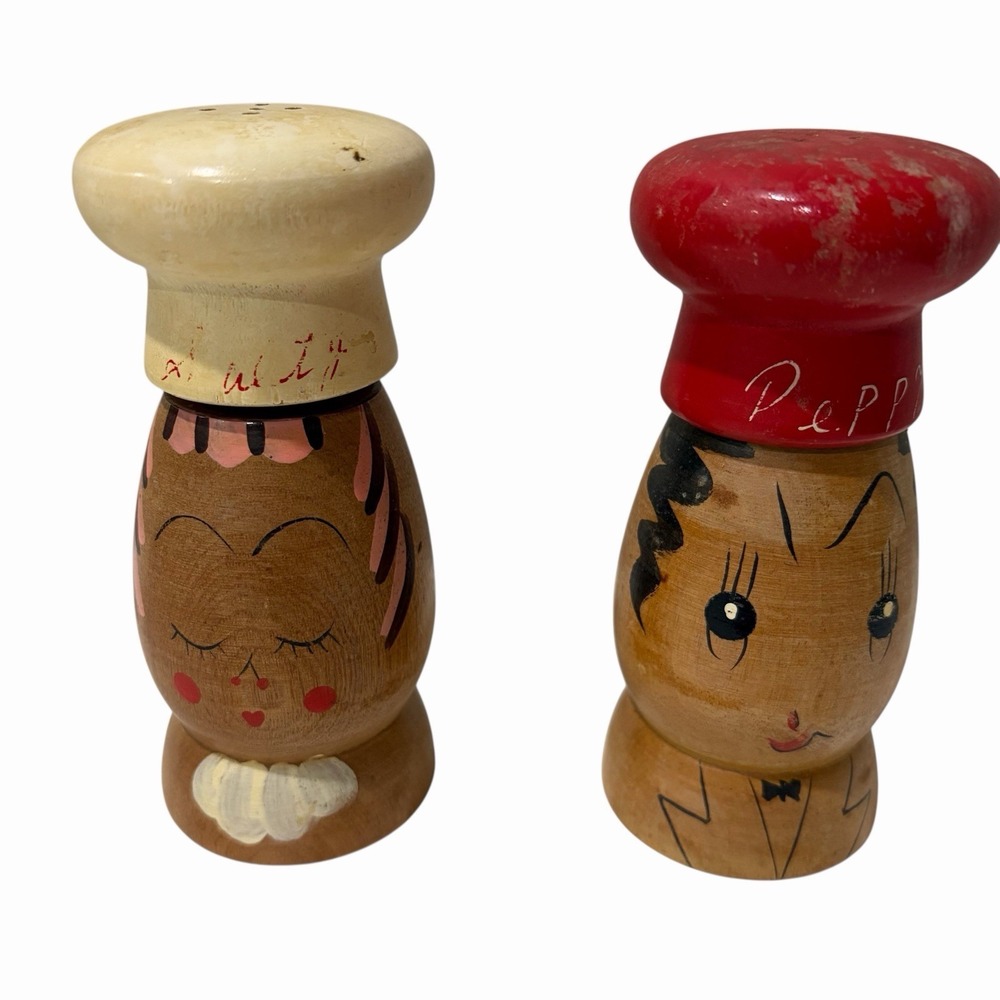 Vintage Wooden Salty &‎ Peppy Salt & Pepper Shakers 5" Chef Hats